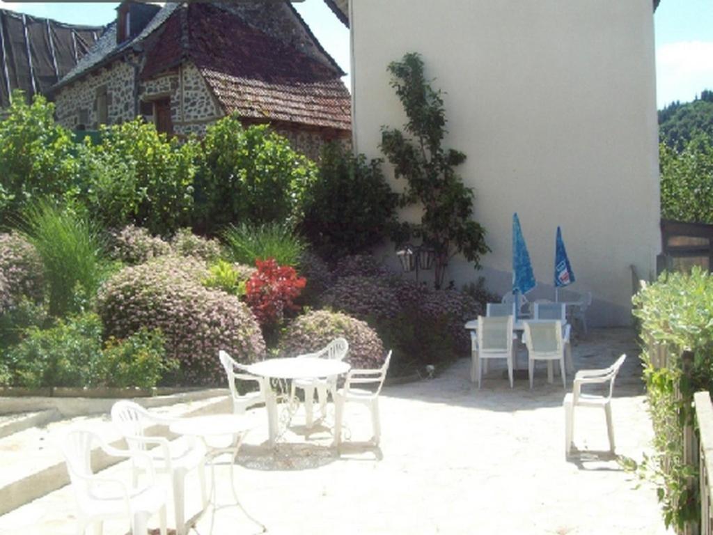 Logis Hotel Les Tilleuls Saint-Cirgues-de-Jordanne المظهر الخارجي الصورة