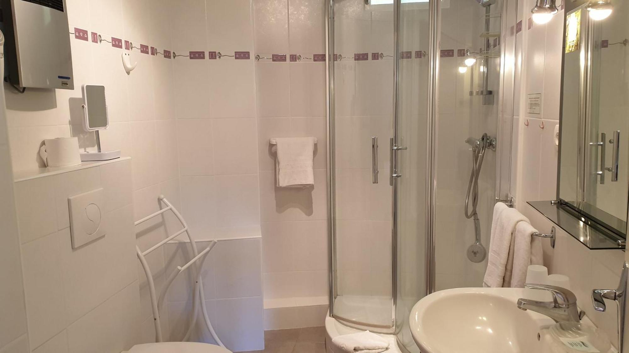 Logis Hotel Les Tilleuls Saint-Cirgues-de-Jordanne المظهر الخارجي الصورة