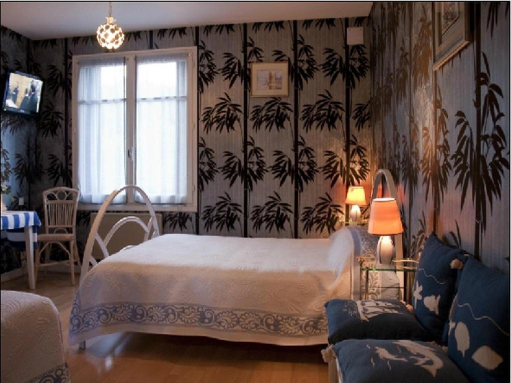 Logis Hotel Les Tilleuls Saint-Cirgues-de-Jordanne الغرفة الصورة
