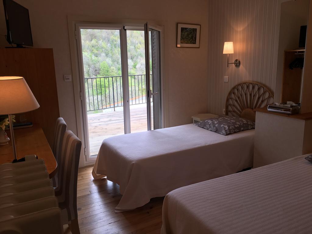 Logis Hotel Les Tilleuls Saint-Cirgues-de-Jordanne المظهر الخارجي الصورة