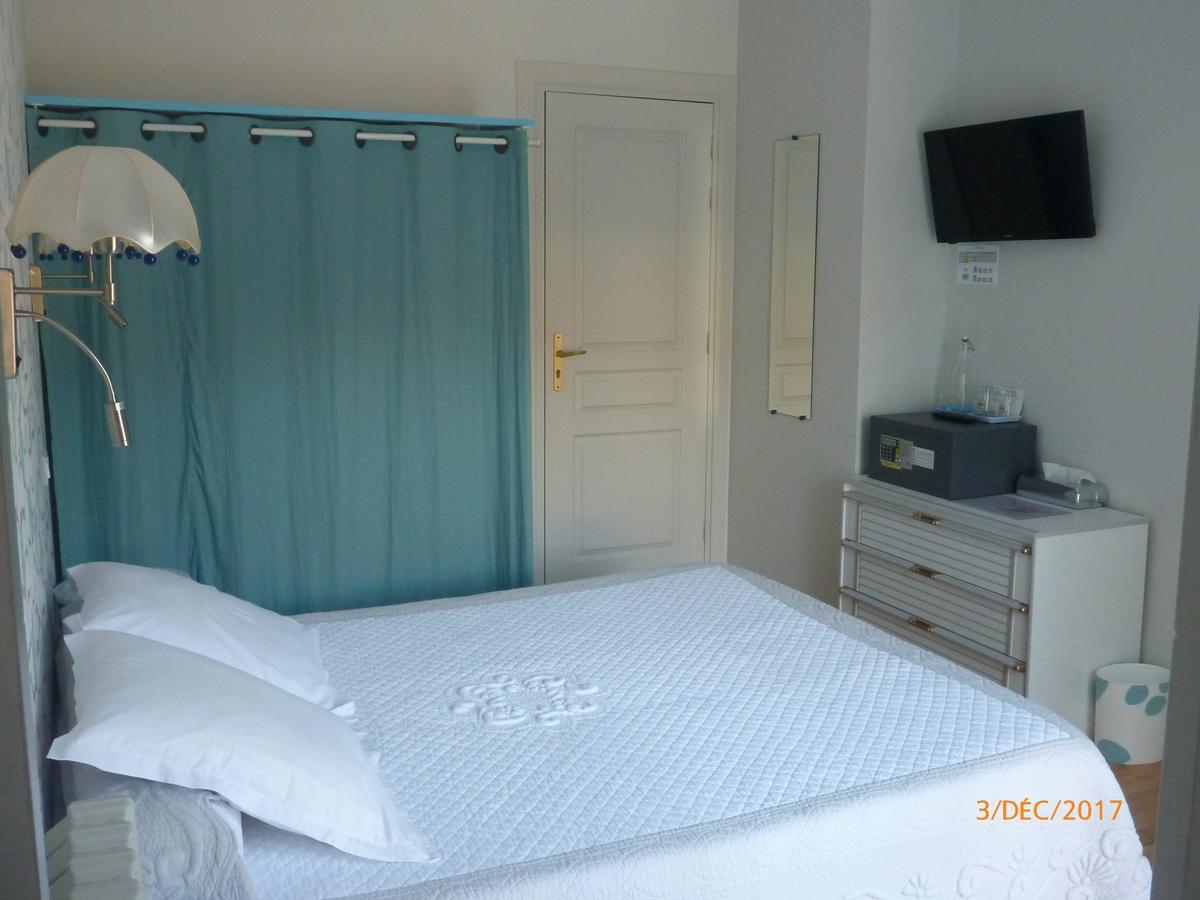 Logis Hotel Les Tilleuls Saint-Cirgues-de-Jordanne الغرفة الصورة