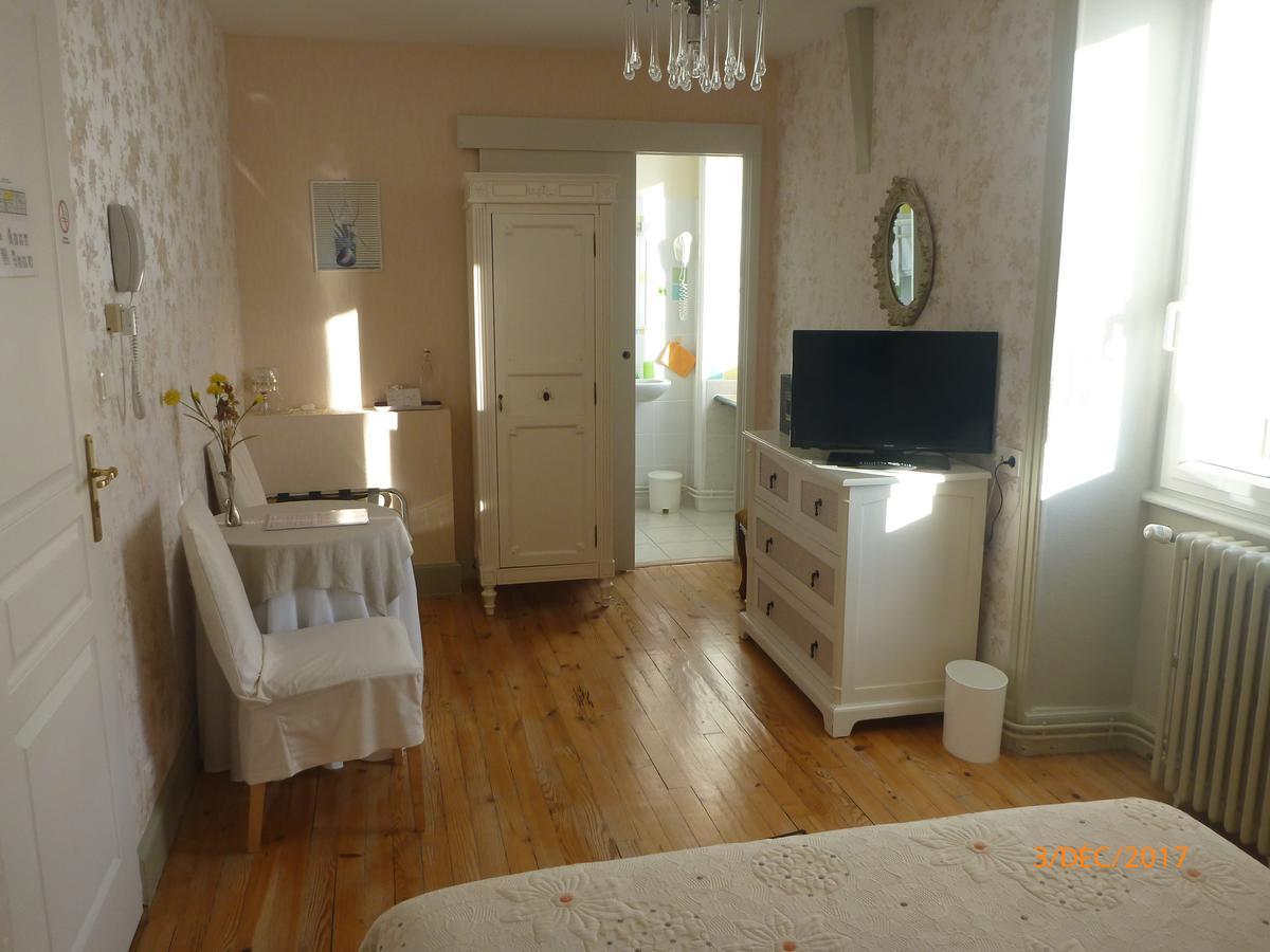 Logis Hotel Les Tilleuls Saint-Cirgues-de-Jordanne المظهر الخارجي الصورة